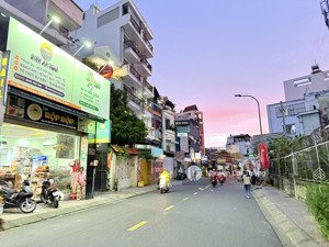 bán nhà căn góc hxh nguyễn văn đậu _110m2 _4.7x24m vuông a4 _ xây mới hầm 7 tầng. trước nhà 8m.