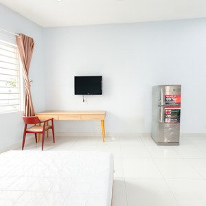 cho thuê phòng full nội thất, thang máy, giá tốt tại ngã tư hàng xanh bình thạnh, cạnh uef cs2