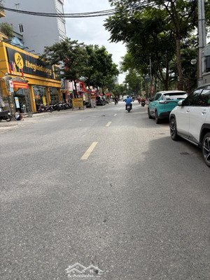 n.h.à #kimgiang 8 tỷ 5,5 tầng nhà mới tinh, mặt ngõ kinh doanh, ô tô vào nhà lô góc nở hậu