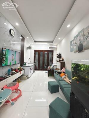 Nhà phố Hoàng Hoa Thám – Ngõ rộng – Lô góc thoáng sáng – Nhà đẹp – 33m2 – 5 tầng – 7.95 tỷ