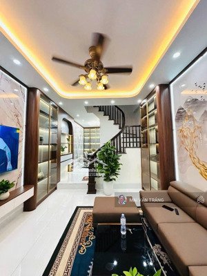 chỉ 7.65 tỷ! bán gấp nhà mễ trì từ liêm, 41m2x4t mới đẹp long lanh, 2 thoáng trước sau,20m ra ô tô