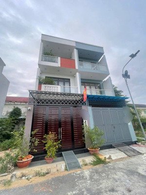 nhà 3 tầng mới xây đường 6m thông tỉnh lộ 43, giá nhỉnh 5 tỷ