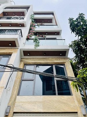 nhà mới đẹp - thạch bàn - long biên - thang máy- full nội thất -gara ô tô - 3 thoáng.