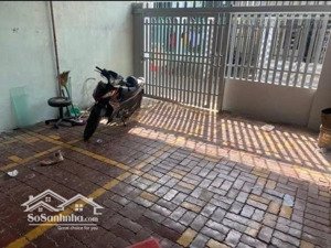 cho thuê dài hạn nhà 1 tầng rộng rãi nội thất gỗ có sân để ô tô