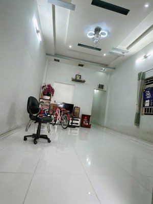 chủ bán nhà cấp 4 đường thông, gần chợ dĩ an và cụm trường học dĩ an