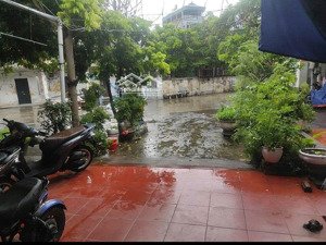 cần bán gấp nhà hà huy tập - ô tô đỗ cửa