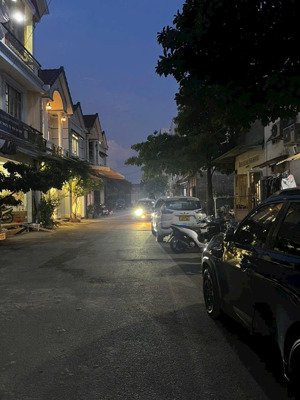 chính chủ bán gấp nhà 2 tầng - đông hòa, dĩ an - linh xuân- go dĩ an