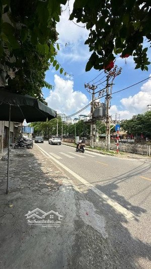 giáp nhị- dân xây- 2 thoáng- 40m- ngõ thông- 10m ra đường ô tô tránh