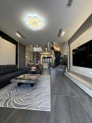 bán nhà gói 8 kđt mỹ gia hiện đang cho thuê 35tr/ tháng lh: để xem nhà ạ