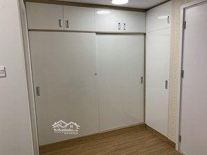 cho thuê căn hộ đầy đủ nội thất, rộng 94m2 - 2 ban công tại topaz twins