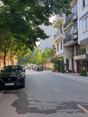 chính chủ bán nhà riêng gần phố trích sài, cách hồ tây 30 m.