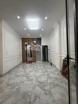 bán nhà minh khai hai bà trưng gần times city. nhà mới. thang máy êm ru chỉ 8,5 tỷ vào việc nhanh