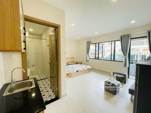 cho thuê studio ban công q10 - ngay vạn hạnh mall, nhà hát hòa bình, việt nam quốc tự,...