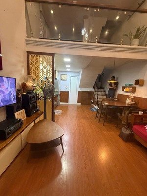 can ban nha ngõ giếng mứt bạch mai
dt 40/45m x4 tâng 1 lửng mt 4,3m chào 9,2 ty
n.hà kcbt dân ở món