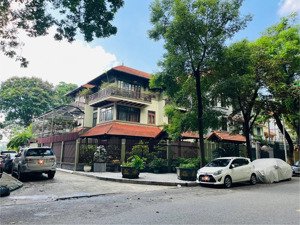 hiếm bán biệt thự tây nam linh đàm hoàng mai 200m2 3,5 tầng 10m mặt tiền view công viên 73.8 tỷ