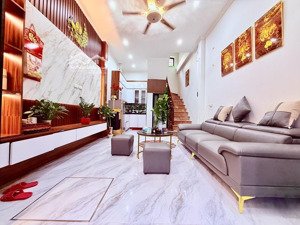 cần bán nhà triều khúc ,tân triều
dt: 30m2, 4 tầng, mt3,6m
5,95 tỷ
nhà mới