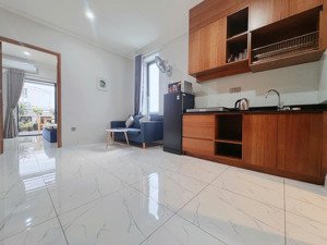 cho thuê căn hộ dịch vụ ban công sân vườn rộng rãi gần sân bay đầy đủ nội thất