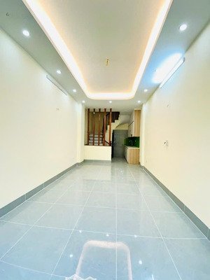 q.hoàng mai-33m2-5 tầng chỉ hơn 6 tỷ
nhà mới kính koong - gần phố - ô tô đỗ cổng - full công năng