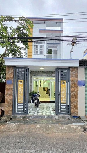 nhà mặt tiền đường 7m sát làng đại học dt 100m2 giá 6 tỷ 990 tl