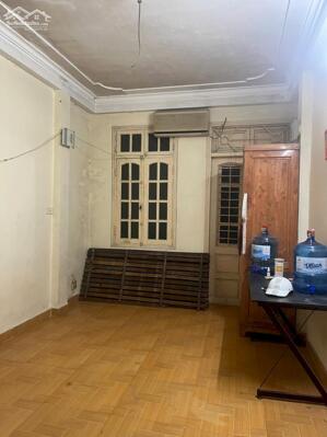 Cho thuê nhà 5 tầng tại ngõ Linh Quang, 33m² x 5 tầng 4 phòng ngủ. 11 triệu/tháng