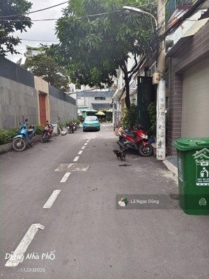 siêu phẩm 2 tầng ngay aeon bình tân - 5m x 20m - hẻm 7m - mà chỉ có nhỉnh 7 tỷ - không kiếm đâu ra.