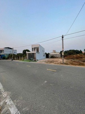 bđs đẹp đất định hòa mặt tiền dx81 nhựa 10 mét vị trí đẹp gần bệnh viện 1500 giường dân cư đông