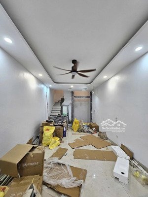 bán siêu phẩm thịnh quang-đống đa, 6 tầng mới thang máy, vài bước chân ra phố. dt 40m2, mt 3,9m.