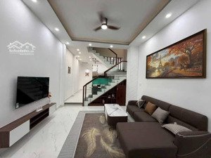 chủ gửi bán nhà 3 tầng đường trường lưu - q9, dt: 64m2 giá 5,3 tỷ