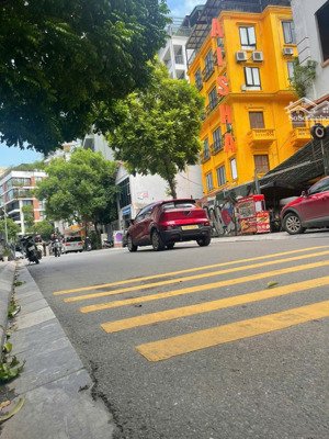 bán nhà mặt phố tô ngọc vân tây hồ, 115 tỷ, 148m2, đang làm ks lưu trú cho khách ngoại quốc