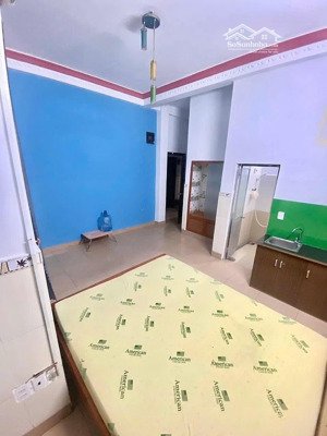 cho thuê phòng giá rẻ ban công cực thoáng lầu 1 giá 3tr1