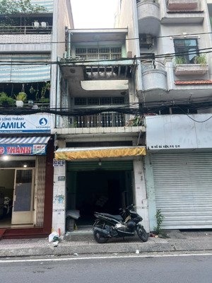 bán nhà mt 20 hồ bá kiện, q10. dtcn: 45m2 đất. 3 tầng. giá bán: 13 tỷ 750. lh: đạt