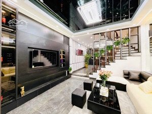 em gái nhờ bán nhà đại la dt 56m2 4t mt 4.6m giá 12,8tỷ hai bà trưng hà nội. nhà đep, 10m ra phố