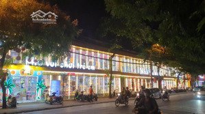 cho thuê nhà mặt phố đường láng, đống đa, giá thỏa thuận với dtsd: 700m2 và mặt tiền rộng 12m