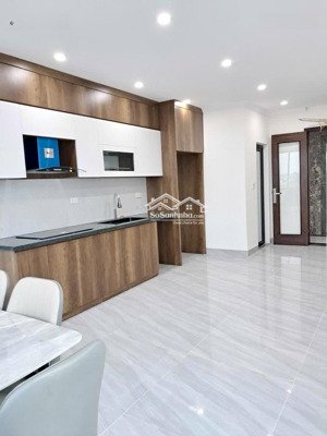 bán nhà phố trần quốc hoàn- phân lô ô tô chạy quanh nhà- 7 tầng thang máy nhỉnh 2xty