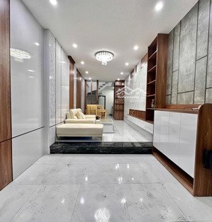 siêu hiếm trung tâm lõi phường gia thuỵ 43m2 ngõ thông full nội thất