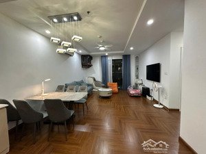 bán căn 2 ngủ - 95m2 tòa t4, nhà sửa full như ảnh, ban công nam thoáng mát. lh: 