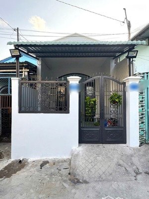 giá giảm sâu chỉ 3.95 tỷ, nhà mặt tiền đường số 64 mét vuông sử dụng, sổ đẹp, khu dân cư hiện hữu.