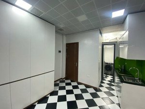 chính chủ cho thuê căn hộ studio 33m2 tại ngõ 41 thái hà, pccc đầy đủ, có máy giặt sấy, 6,9tr/th