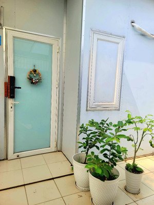 căn hộ dịch vụ mặt tiền đường 62 thảo điền, quận 2, với diện tích 90m², tọa lạc tại tầng 3 giá 10tr