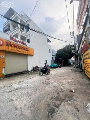 Nhà đẹp kế bên gò vấp 1 lầu sân xe cổng rào nguyễn thị kiểu siêu thị metro q12