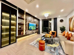 vợ chồng tôi cần bán căn 2 ngủ tầng trung view hồ cực đẹp, sổ đỏ sẵn giao dịch, full nội thất đẹp