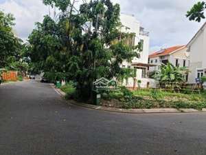 bán lô góc biệt thự 2mt hiếm khu compound vip nguyễn văn hưởng, thảo điền, q. 2 dt 15x21 cn310m²