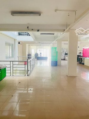 chính chủ cần bán nhà 300m2 7 tầng 1800m2 xây dựng đang kinh doanh 48 tỷ