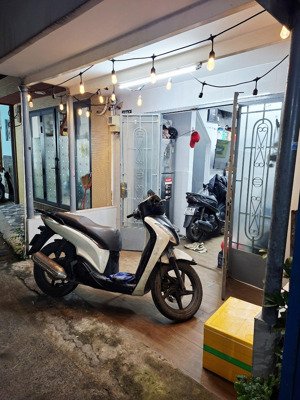 cho thuê nhà 2 lầu 2 phòng ngủ 2 toilet 2 máy lạnh. 7tr800