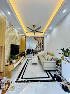 bán nhà thanh đàm 35m 5tầng 6pn ô tô đỗ cửa, full nội thất giá chỉ 6.2 tỷ