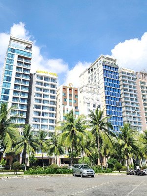 bán khách sạn 4 sao +, mặt tiền biển đường võ nguyên giáp. vị trí đẹp. đối diện nhà hàng mỹ hạnh