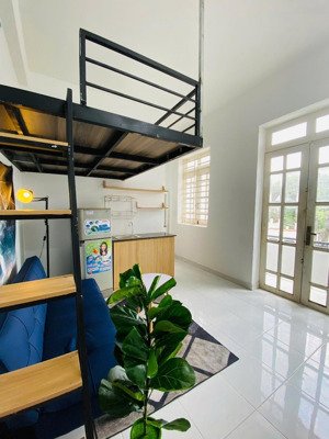 cho thuê phòng có gác ban công siêu rộng view thoáng, ở cực chill giữa trung tâm quận 10