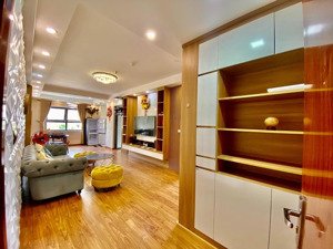 bán căn góc chung cư hoàng gia tại lạc long quân, 70m2, 2pn, 2wc, full nội thất, hot