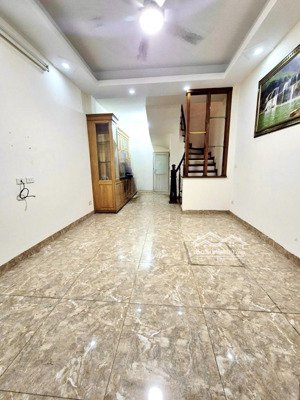 bán nhà hoàng cầu 35m2, mặt tiền 3.5m, ngõ rộng thoáng, cách phố 50m, 4 tầng chắc chắn