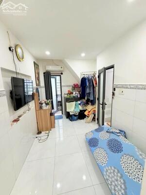 Bán nhà Bùi Thế Mỹ 3 tầng 2 mặt hẻm trước sau nhỉnh 2 tỷ